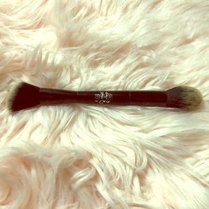 Kay von d highlight/contour brush